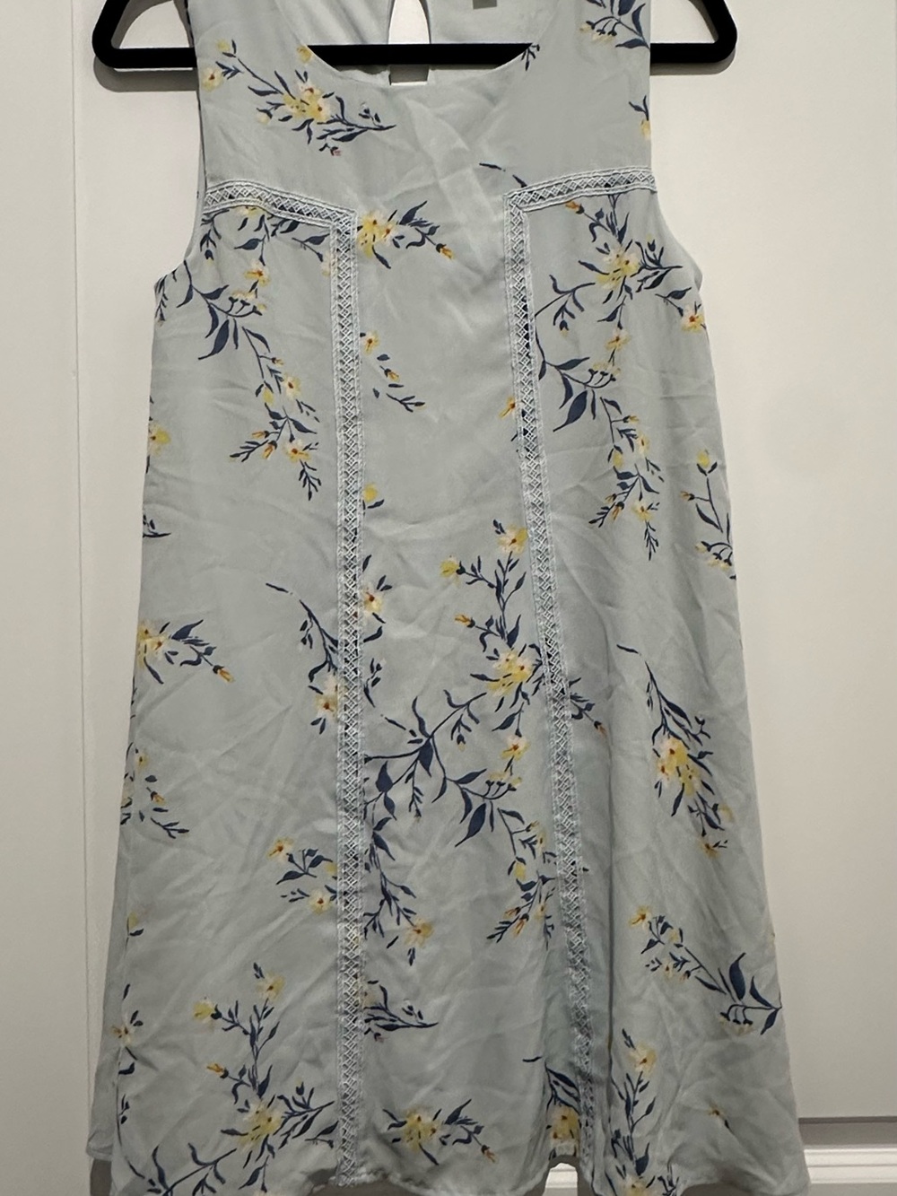 Francesca's Light Blue Floral Shift Dress with Lace Insets